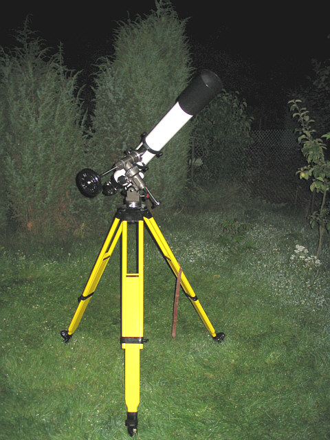 TAL 100RS na montażu Astro3 na statywie teodolitowym podczas nocnej obserwacji